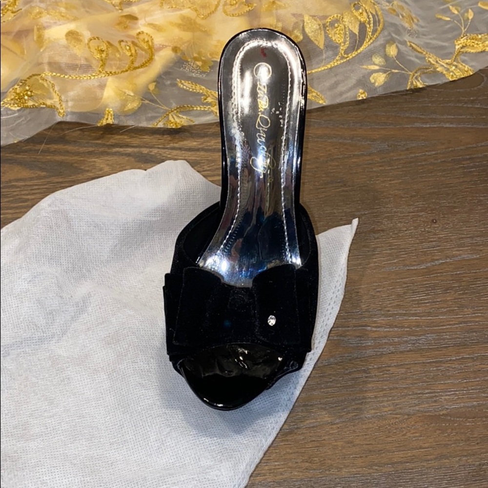Heals - Picture 3 of 4
